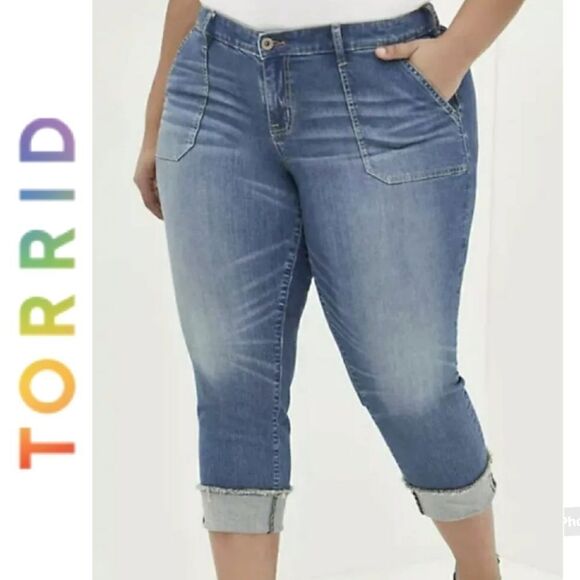 Torrid Vintage Stretch Mid Rise Raw Hem Crop Boyfriend Jeans Size 12 - Picture 4 of 14